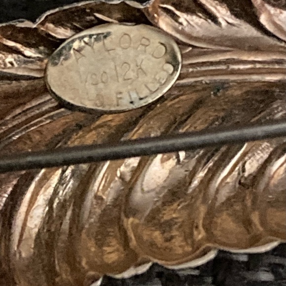 Taylord Vintage 12K Gold Filled Leaf Brooch - Picture 6 of 6